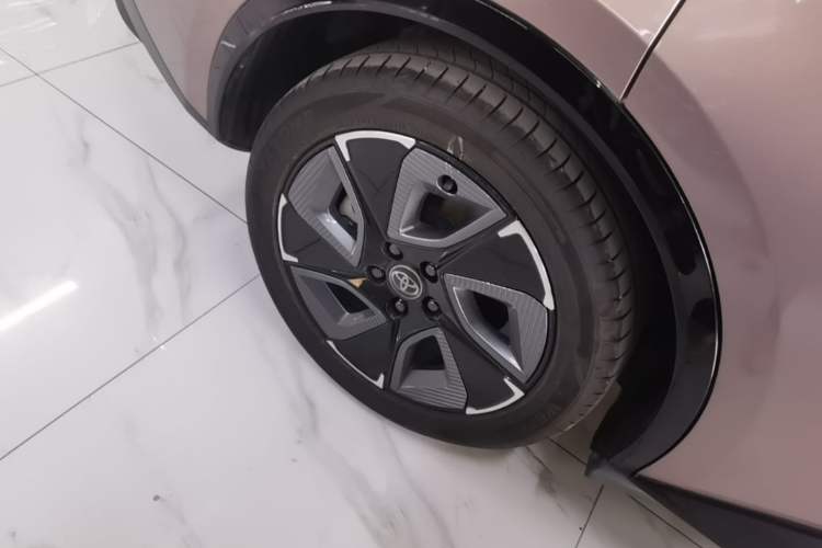 Used Toyota bZ3 2023 517 km Elite PRO Right Rear Wheel Hub