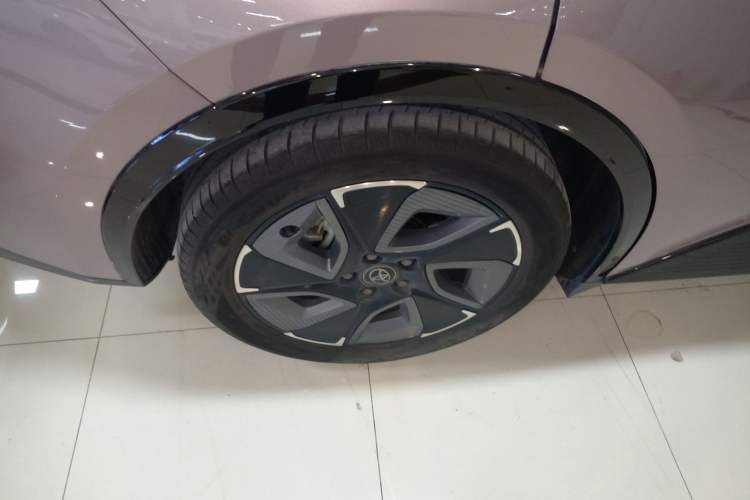 Used Toyota bZ3 2023 616 km Long-Range Premium Right Rear Wheel Hub