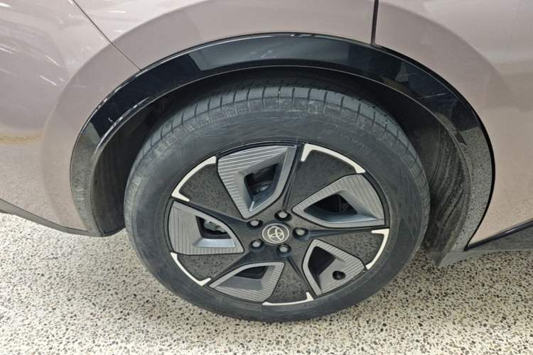 Used Toyota bZ3 2023 616 km Long-Range Premium Right Rear Wheel Hub
