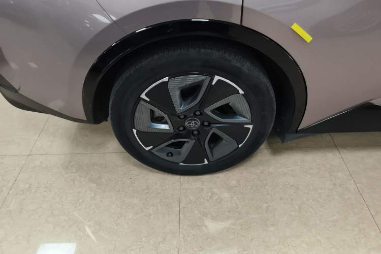 Used Toyota bZ3 2023 616 km Long-Range Premium Right Rear Wheel Hub