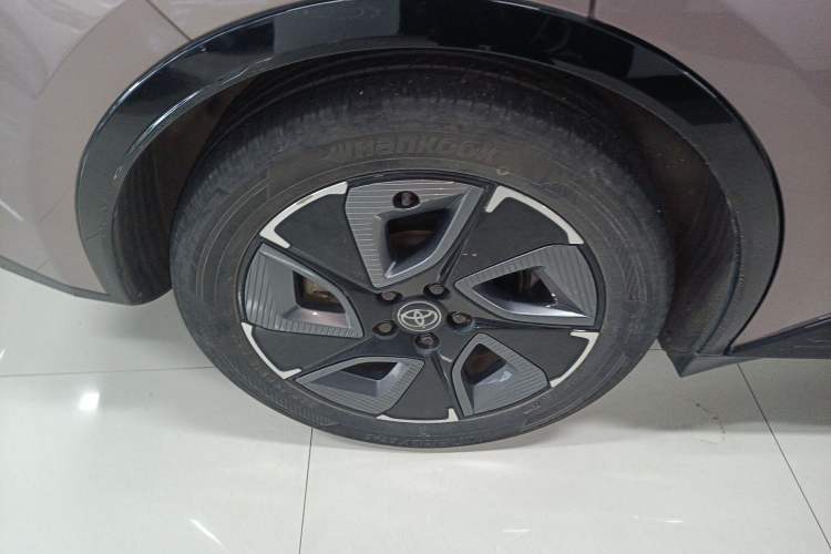 Used Toyota bZ3 2023 616 km Long-Range PRO Right Rear Wheel Hub