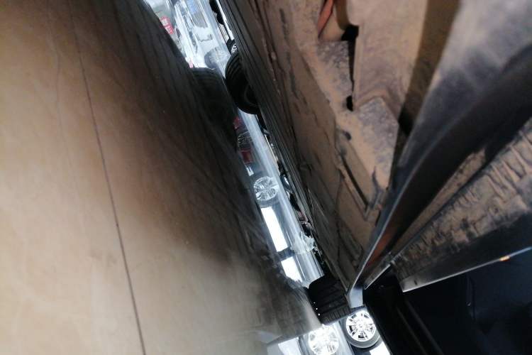 Used Toyota bZ3 2023 616 km Long-Range Premium Right Side Sill