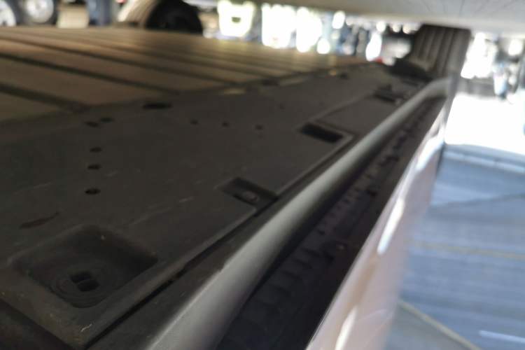 Used Toyota bZ3 2023 616 km Long-Range Premium Right Side Sill