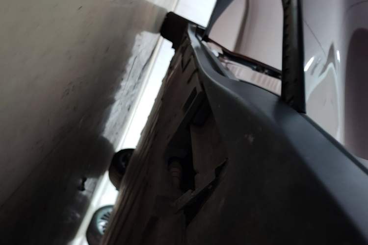 Used Toyota bZ3 2023 616 km Long-Range Premium Right Side Sill