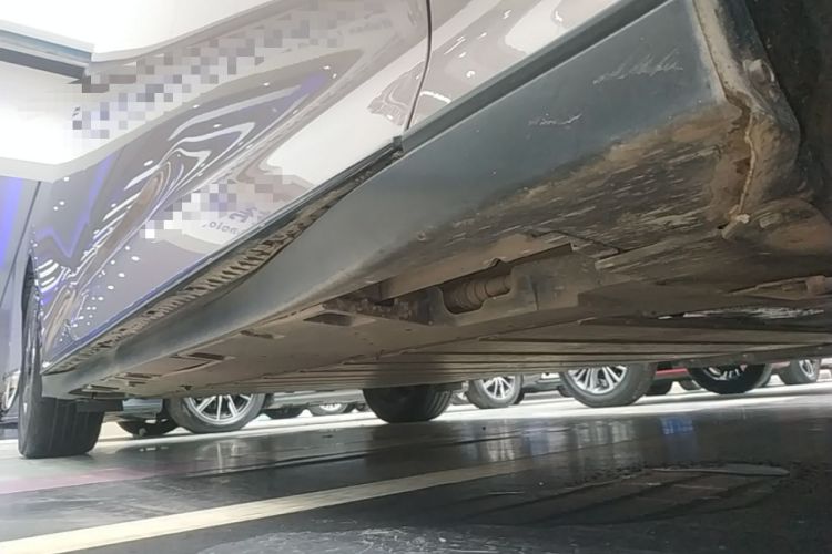 Used Toyota bZ3 2023 616 km Long-Range Premium Right Side Sill
