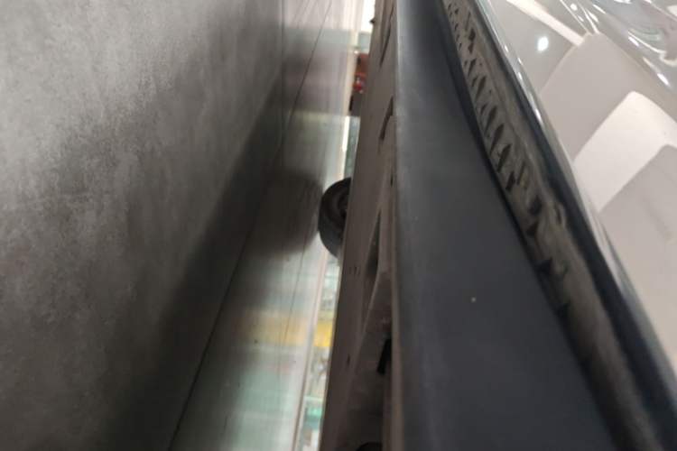 Used Toyota bZ3 2023 616 km Long-Range Premium Right Side Sill