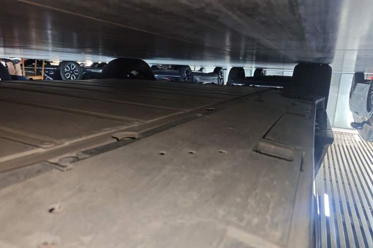Used Toyota bZ3 2023 616 km Long-Range Premium Right Side Sill