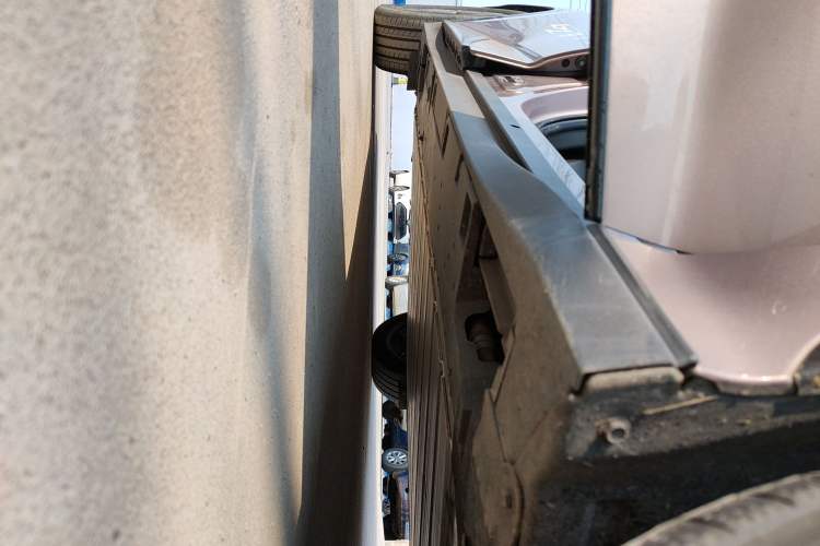 Used Toyota bZ3 2023 616 km Long-Range Premium Right Side Sill