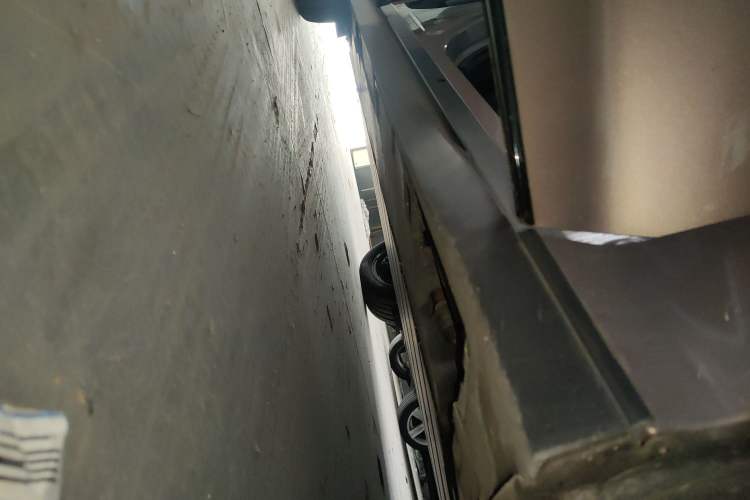 Used Toyota bZ3 2023 616 km Long-Range Premium Right Side Sill