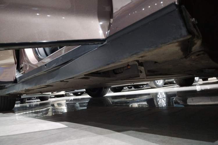 Used Toyota bZ3 2023 616 km Long-Range Premium Right Side Sill