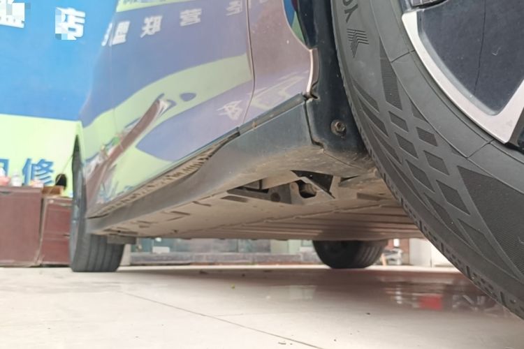 Used Toyota bZ3 2023 616 km Long-Range Premium Right Side Sill