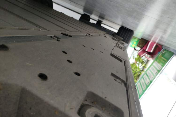 Used Toyota bZ3 2023 616 km Long-Range Premium Right Side Sill