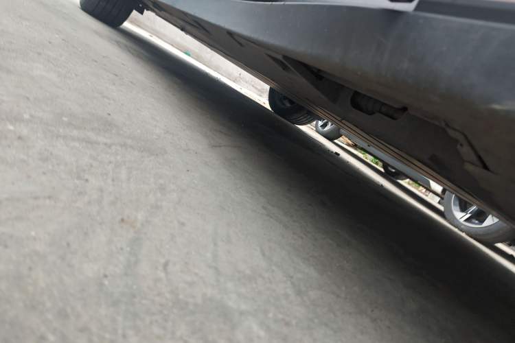 Used Toyota bZ3 2023 616 km Long-Range Premium Right Side Sill