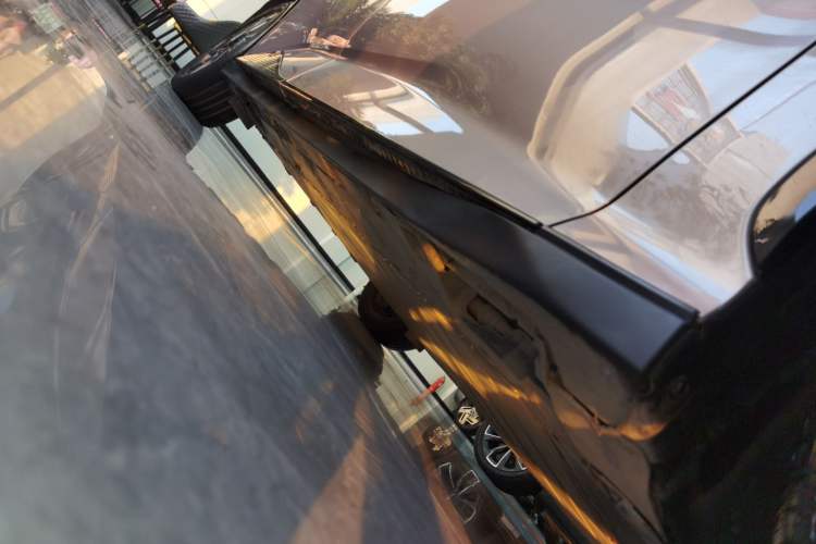 Used Toyota bZ3 2023 616 km Long-Range Premium Right Side Sill