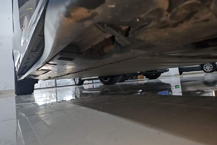Used Toyota bZ3 2023 616 km Long-Range Premium Right Side Sill