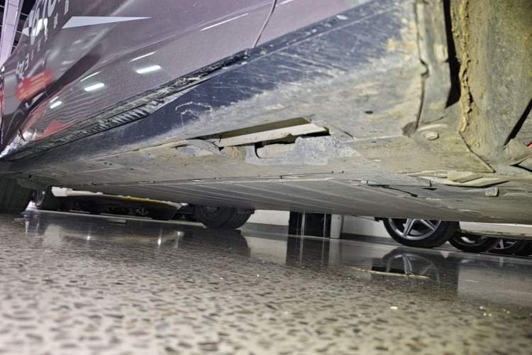 Used Toyota bZ3 2023 616 km Long-Range Premium Right Side Sill