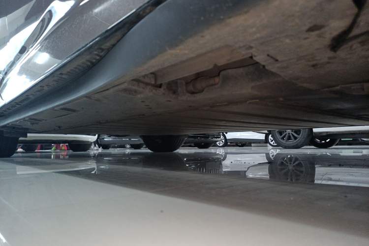 Used Toyota bZ3 2023 616 km Long-Range PRO Right Side Sill