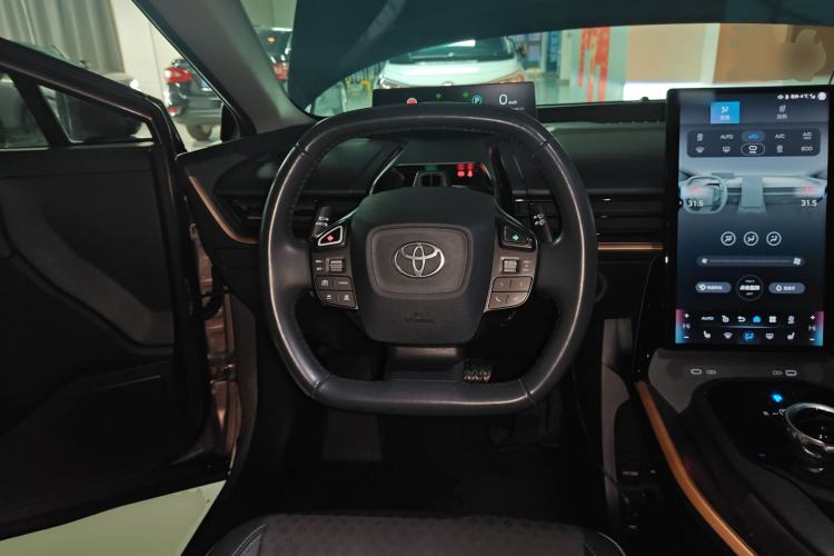 Used Toyota bZ3 2023 616 km Long-Range Premium Steering Wheel