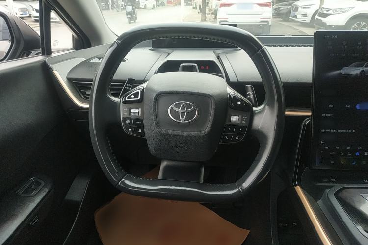 Used Toyota bZ3 2023 616 km Long-Range Premium Steering Wheel