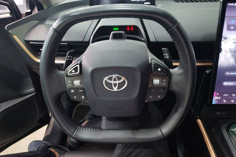 Used Toyota bZ3 2023 616 km Long-Range Premium Steering Wheel