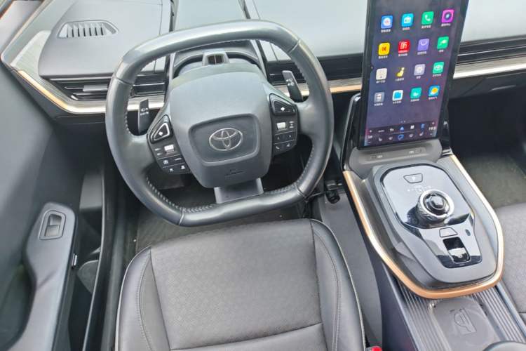 Used Toyota bZ3 2023 616 km Long-Range Premium Steering Wheel