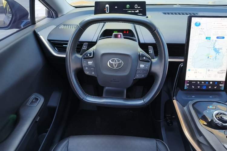 Used Toyota bZ3 2023 616 km Long-Range Premium Steering Wheel