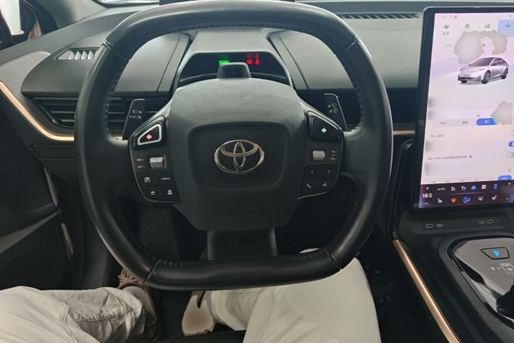 Used Toyota bZ3 2023 616 km Long-Range Premium Steering Wheel