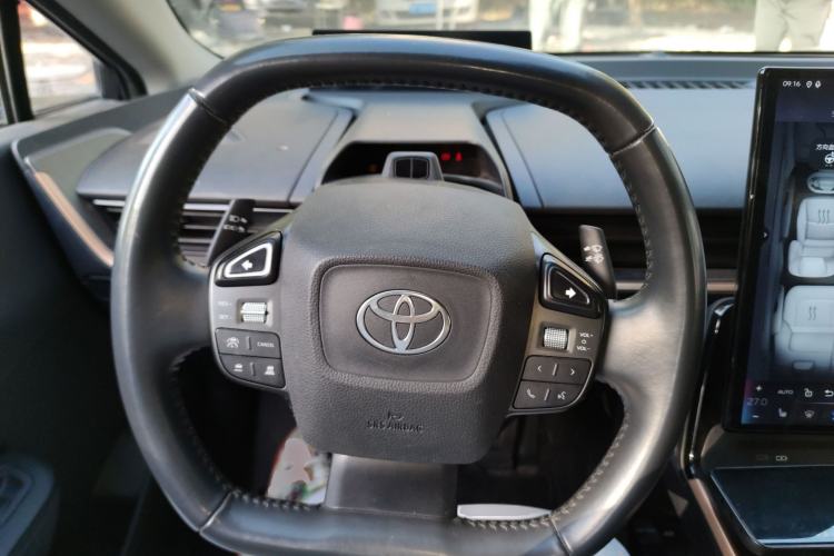 Used Toyota bZ3 2023 616 km Long-Range Premium Steering Wheel