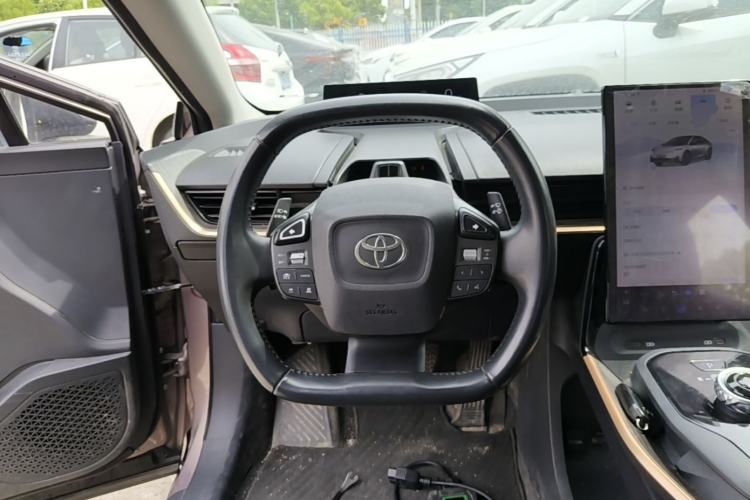 Used Toyota bZ3 2023 616 km Long-Range Premium Steering Wheel