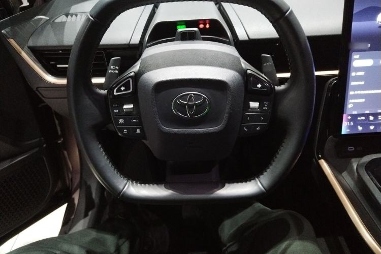 Used Toyota bZ3 2023 616 km Long-Range Premium Steering Wheel