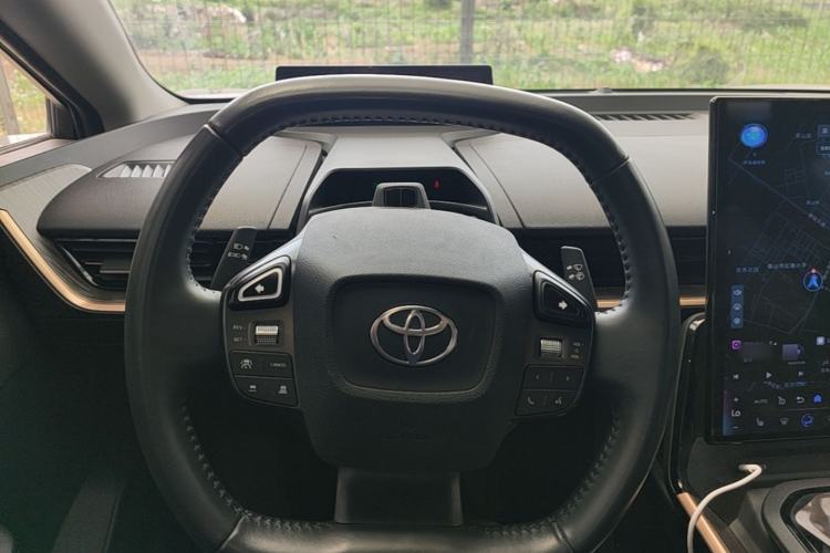 Used Toyota bZ3 2023 616 km Long-Range Premium Steering Wheel