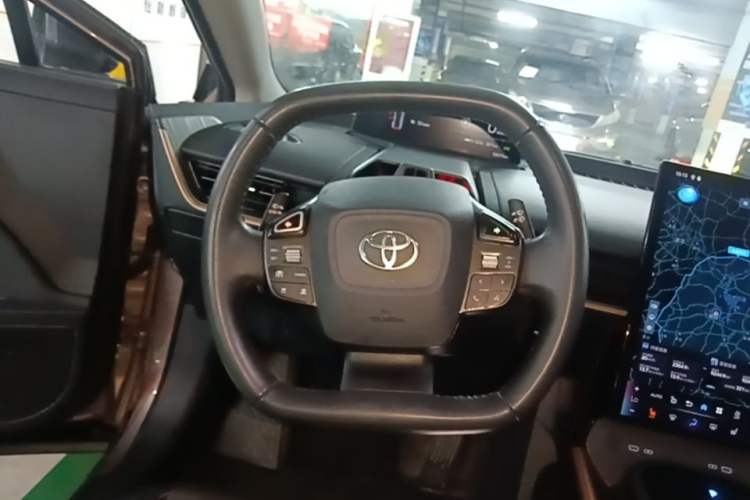 Used Toyota bZ3 2023 616 km Long-Range Premium Steering Wheel