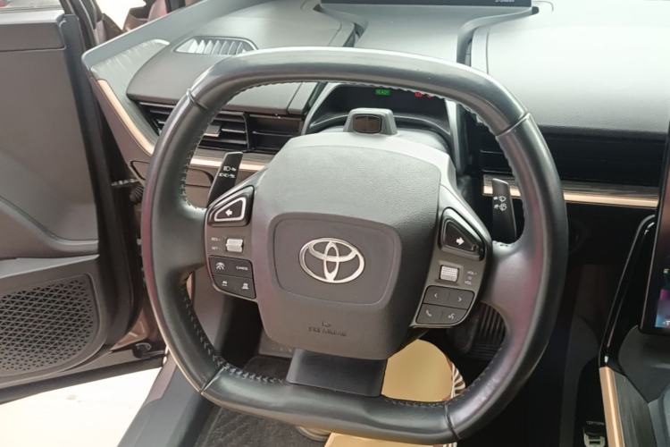 Used Toyota bZ3 2023 616 km Long-Range Premium Steering Wheel