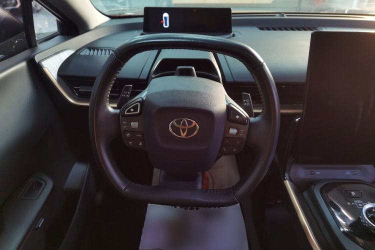 Used Toyota bZ3 2023 616 km Long-Range Premium Steering Wheel