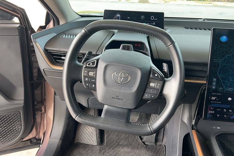 Used Toyota bZ3 2023 616 km Long-Range Premium Steering Wheel