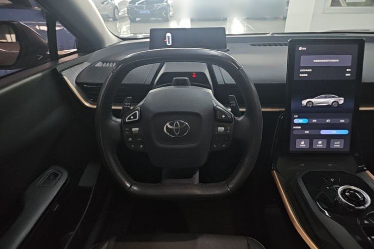 Used Toyota bZ3 2023 616 km Long-Range Premium Steering Wheel