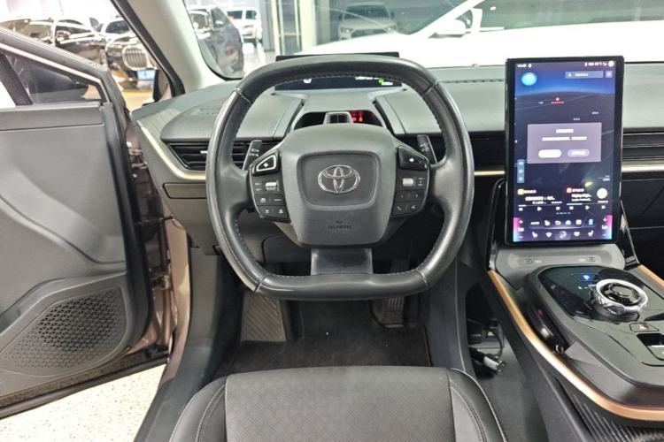 Used Toyota bZ3 2023 616 km Long-Range Premium Steering Wheel