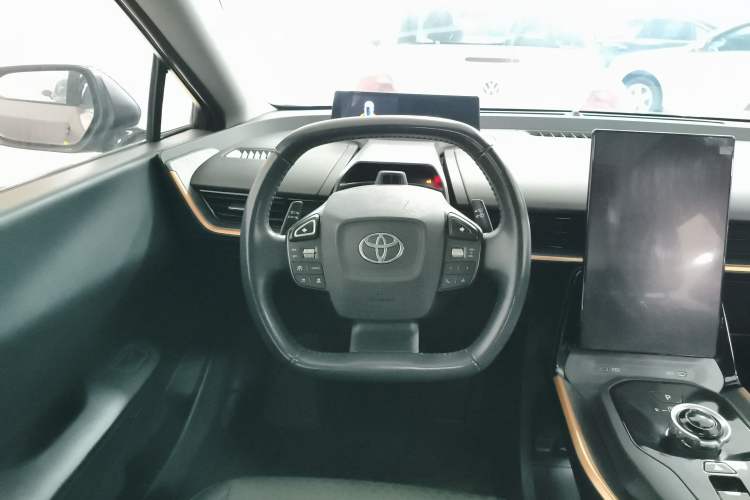 Used Toyota bZ3 2023 616 km Long-Range Premium Steering Wheel