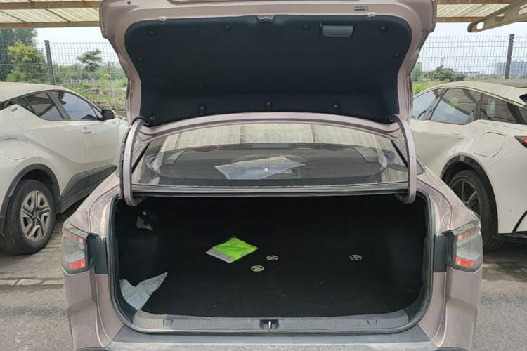Used Toyota bZ3 2023 616 km Long-Range Premium Trunk
