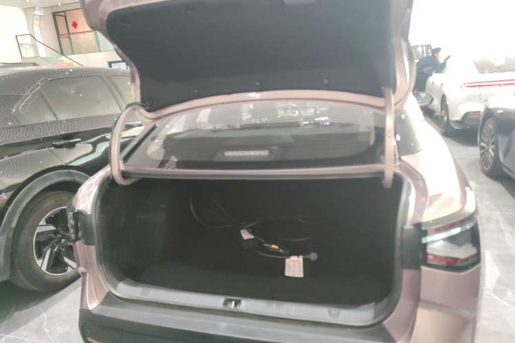 Used Toyota bZ3 2023 616 km Long-Range PRO Trunk