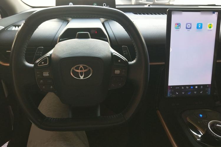 Used Toyota bZ3 2023 616 km Long-Range Premium Center Console