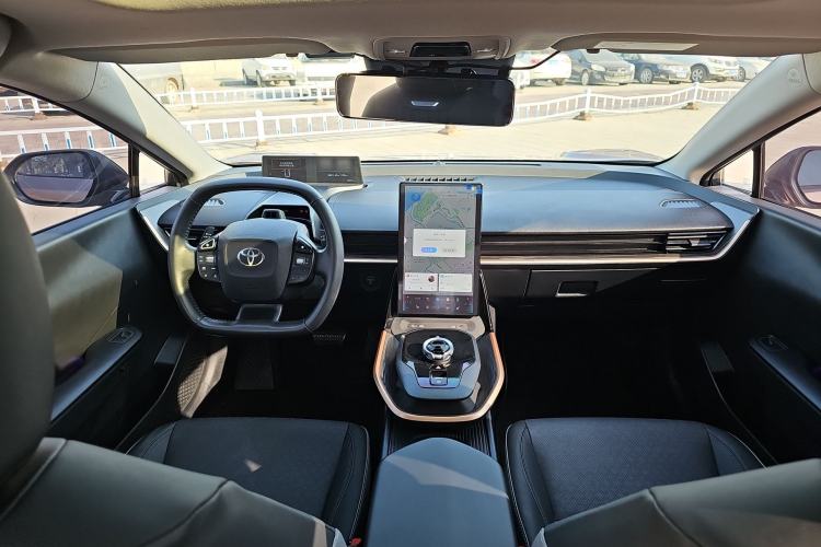 Used Toyota bZ3 2023 616 km Long-Range Premium Center Console