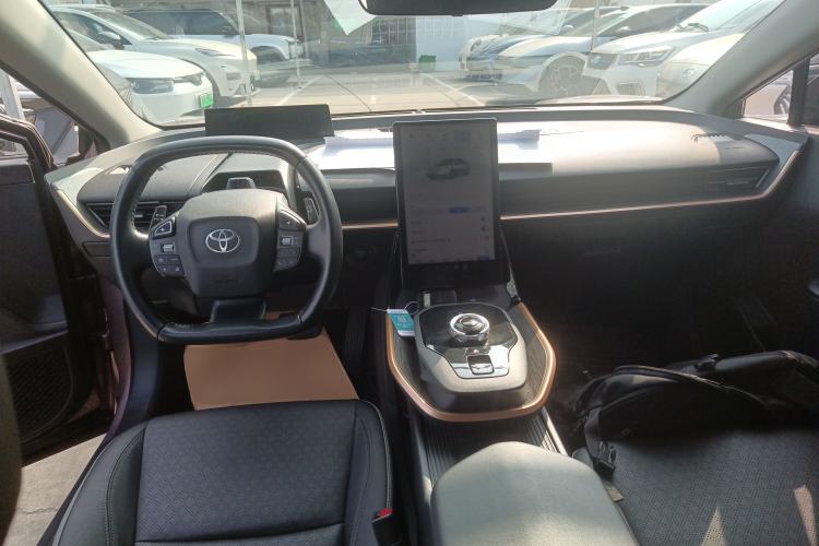Used Toyota bZ3 2023 616 km Long-Range Premium Center Console