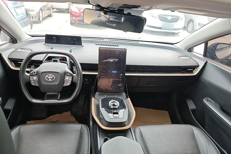 Used Toyota bZ3 2023 616 km Long-Range Premium Center Console