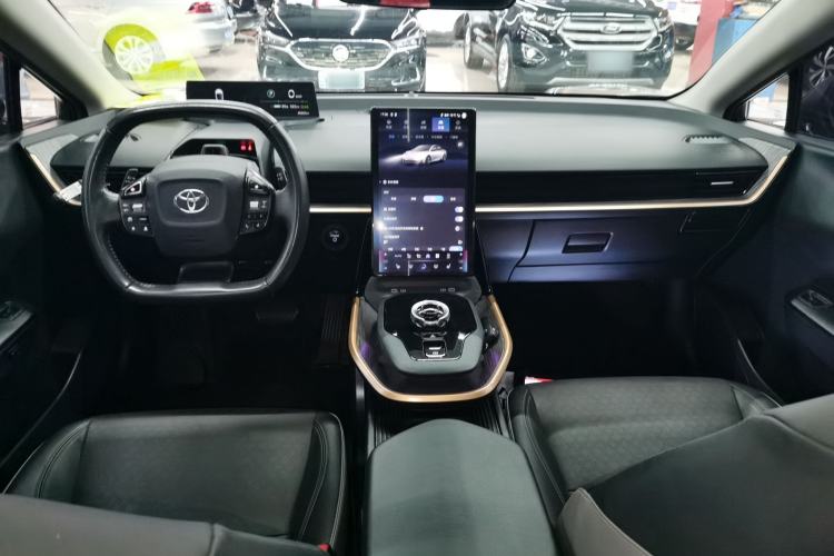 Used Toyota bZ3 2023 616 km Long-Range Premium Center Console