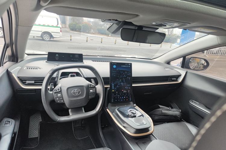 Used Toyota bZ3 2023 616 km Long-Range Premium Center Console