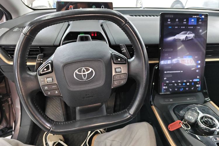 Used Toyota bZ3 2023 616 km Long-Range Premium Center Console