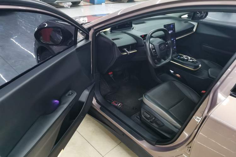 Used Toyota bZ3 2023 616 km Long-Range Premium Driver Seat
