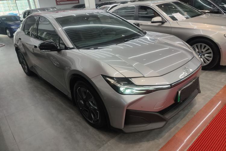 Used Toyota bZ3 2023 517 km Elite PRO Front Right 45 Deg