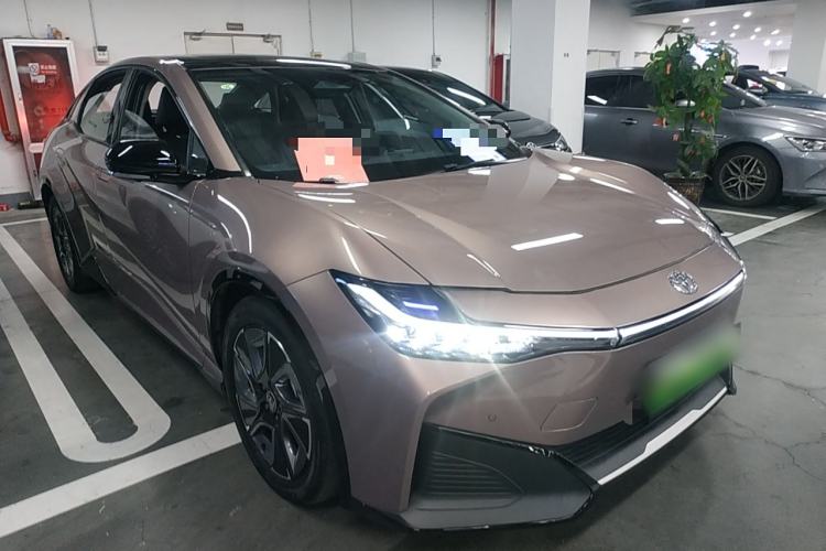 Used Toyota bZ3 2023 616 km Long-Range Premium Front Right 45 Deg
